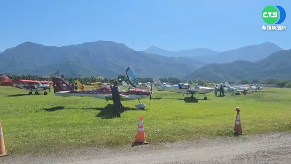 恆春迎"空中嘉年華" 12架輕航機接力衝場