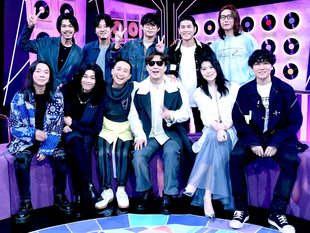 麋先生 宇宙人上《上奅2.0》節目意外成向親大會  曹雅雯點名小B是她的菜 (後排左一)