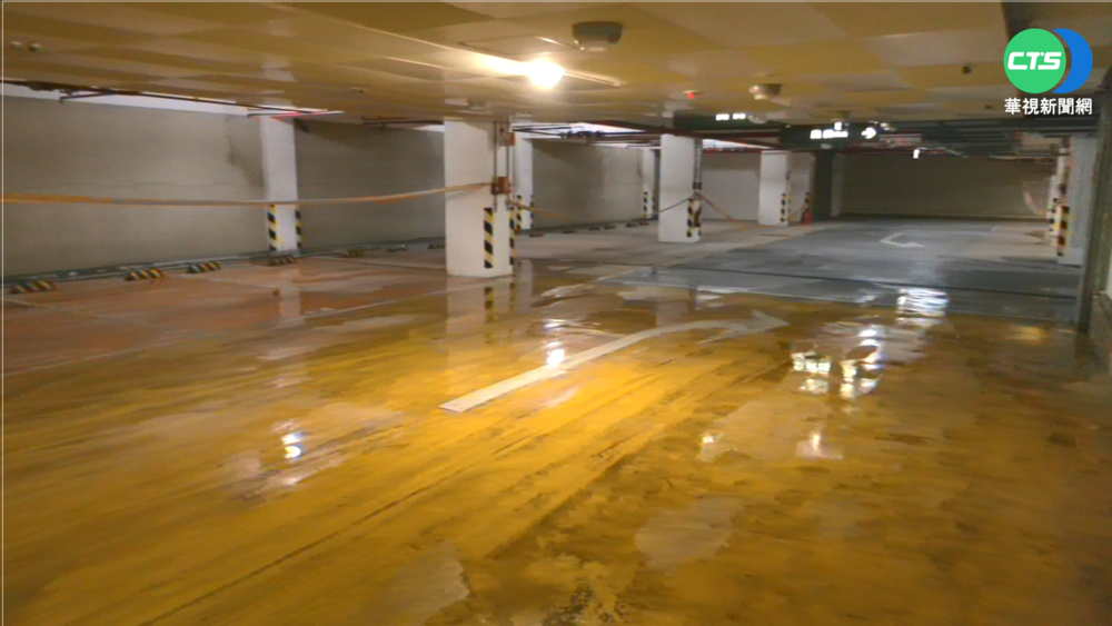 台中中央公園停車場殘破 壁癌.漏水照明待修