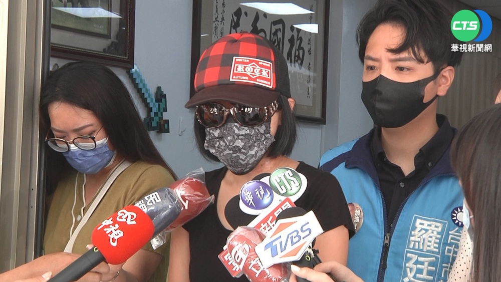 女騎機車遭風箏線割喉 12公分傷口險喪命!