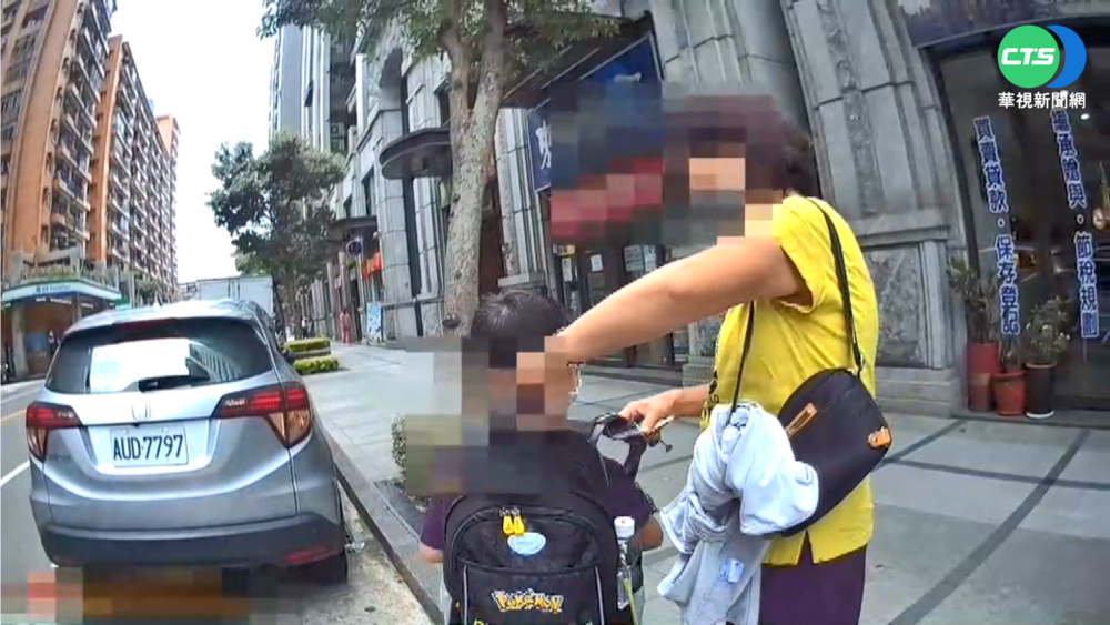 實在太想媽! 十歲童路邊攔車北上尋母