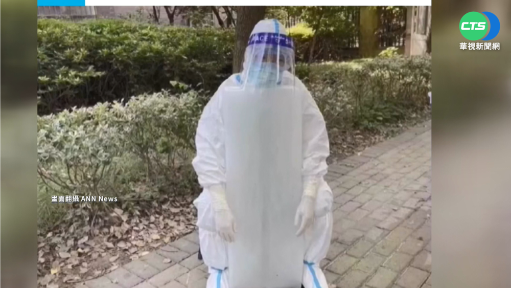 上海飆破40℃創紀錄 防疫人員抱冰消暑