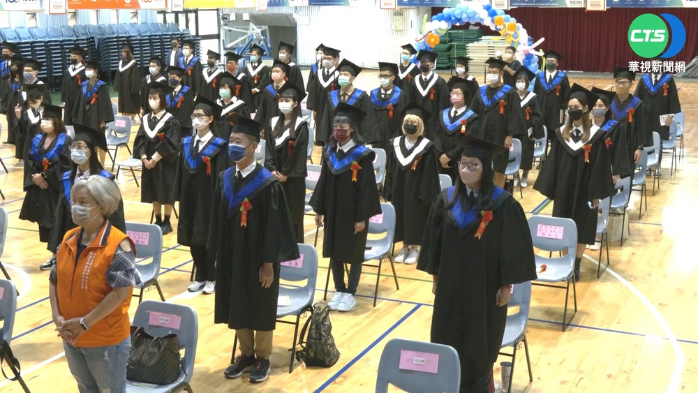 "活到老學到老" 台中科大空中學院慶畢典