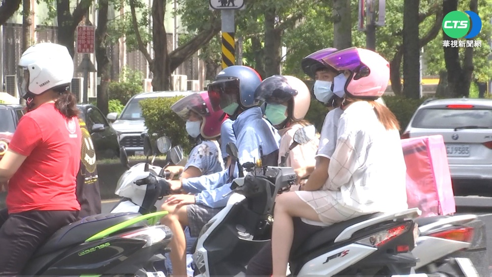 悶熱爆汗細菌多 安全帽不清潔恐禿頭!