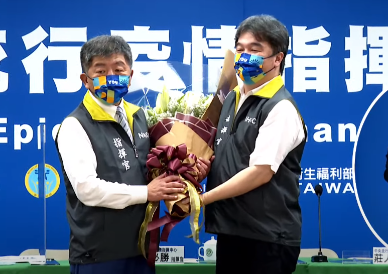 陳時中卸任交棒王必勝！ 記者會變交接儀式網傻眼