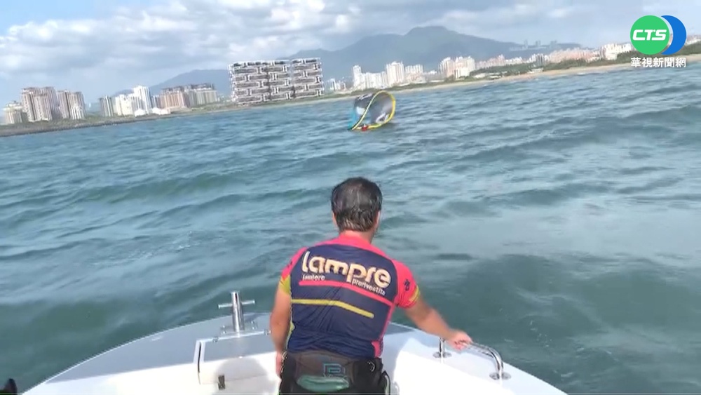 玩風帆體力不支! 3男飄外海 海巡及時救援
