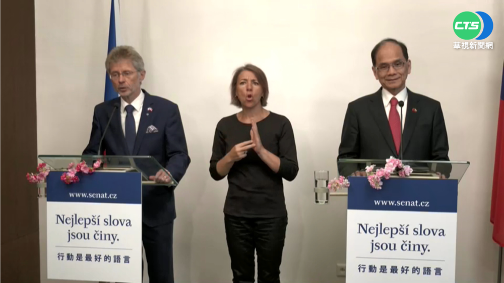 游錫堃率團回訪捷克 韋德齊親自接機