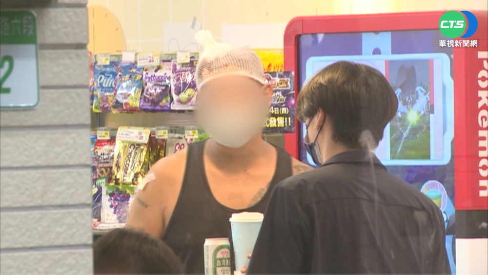 不滿逛超商"講話太大聲" 好友反目當街互毆