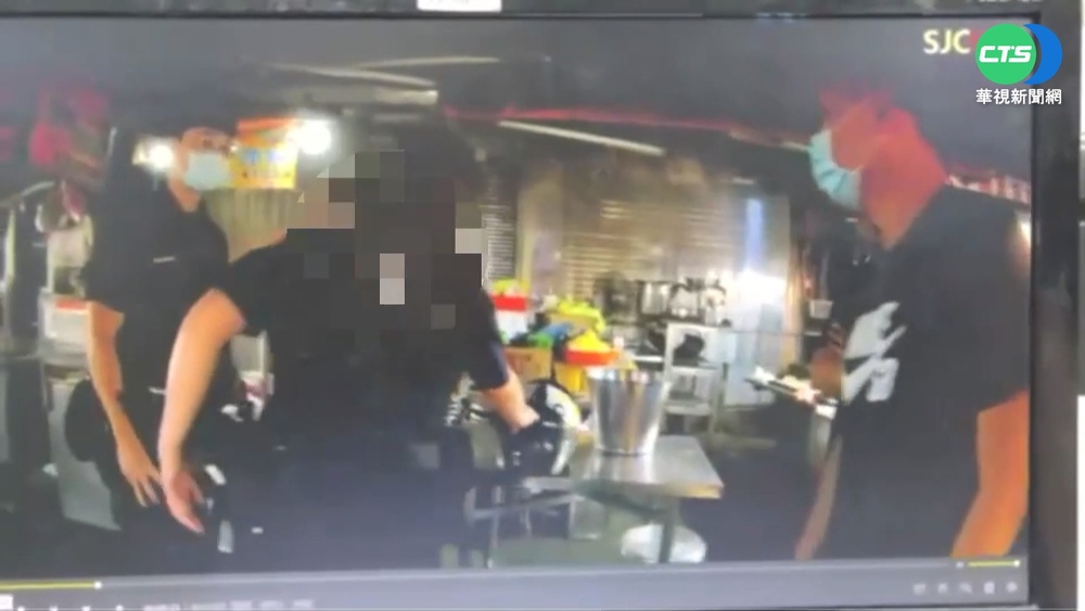 只是多看一眼... 男竟持剪刀攻擊廟口攤販