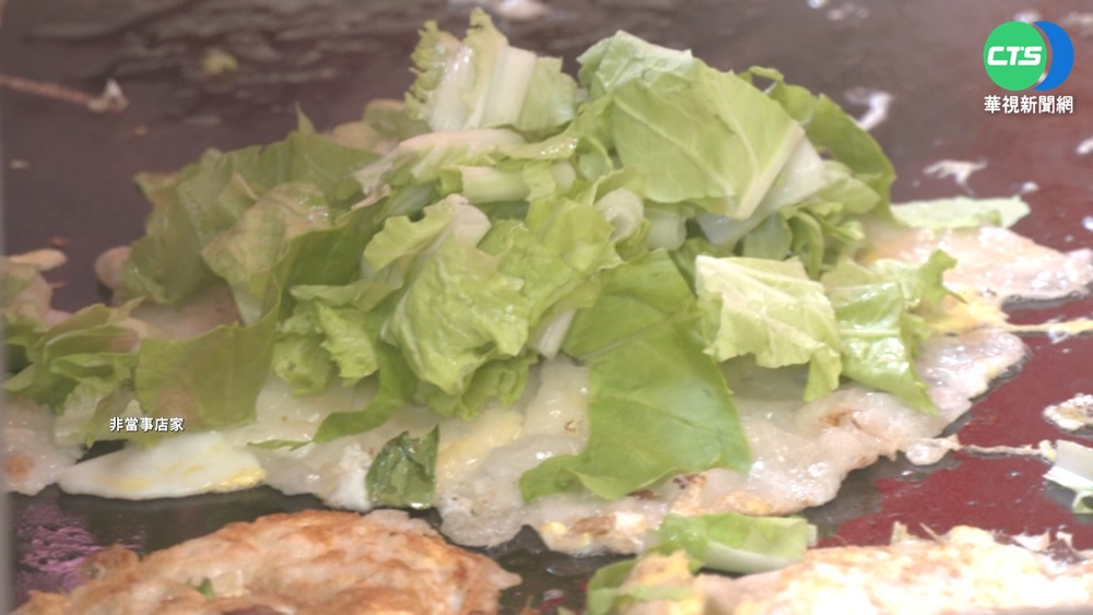 男疑惡搞蚵仔煎店 杯膜抹桌.噴辣椒醬