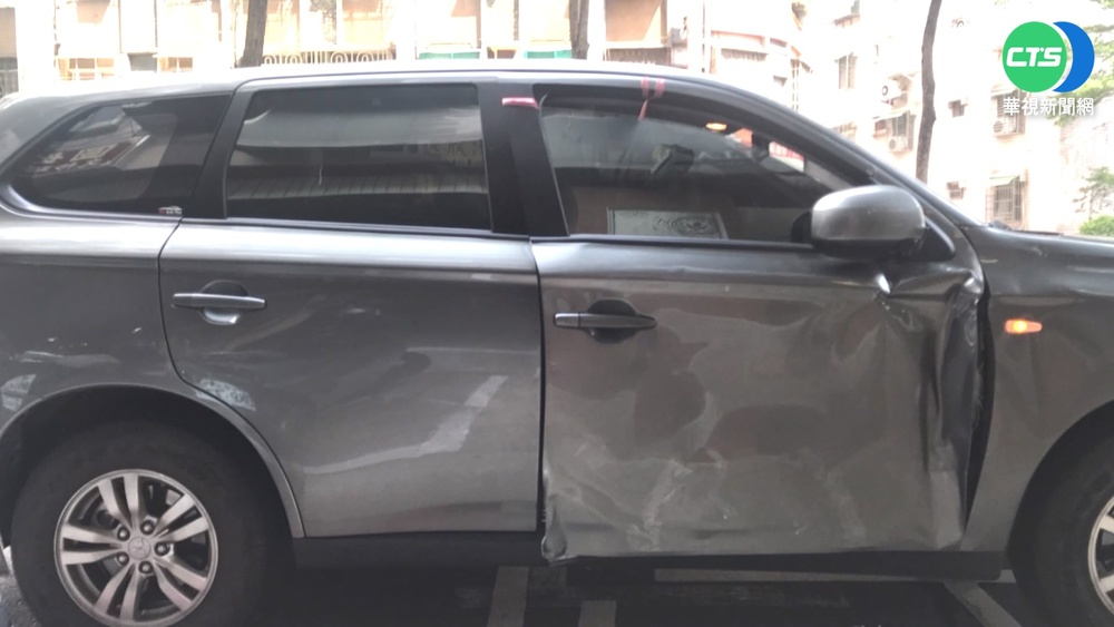 毒品通緝犯遇警追捕 撞開偵防車加速逃逸