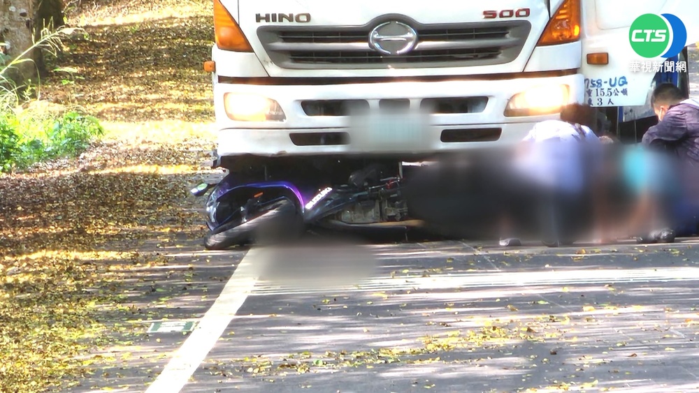 少年無照偷騎車摔邊坡 擔心問警跟媽講嗎?