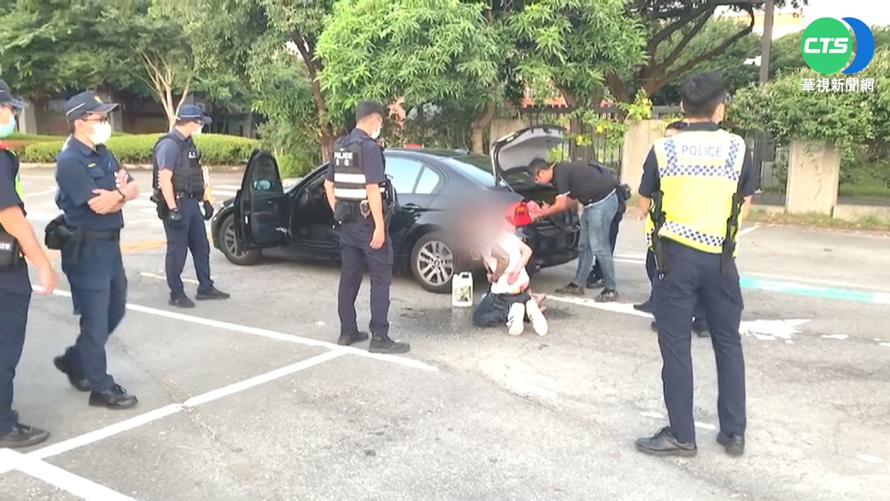 通緝犯遇攔查驚逃 警包夾噴辣椒水圍捕