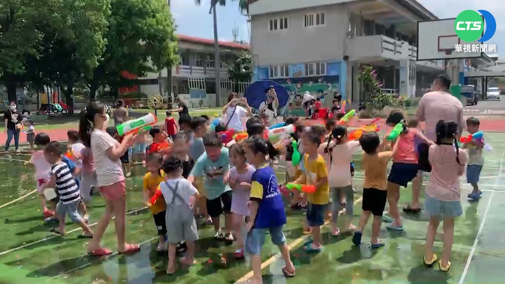幼兒園"水球大戰" 上百師生嗨翻慶畢業