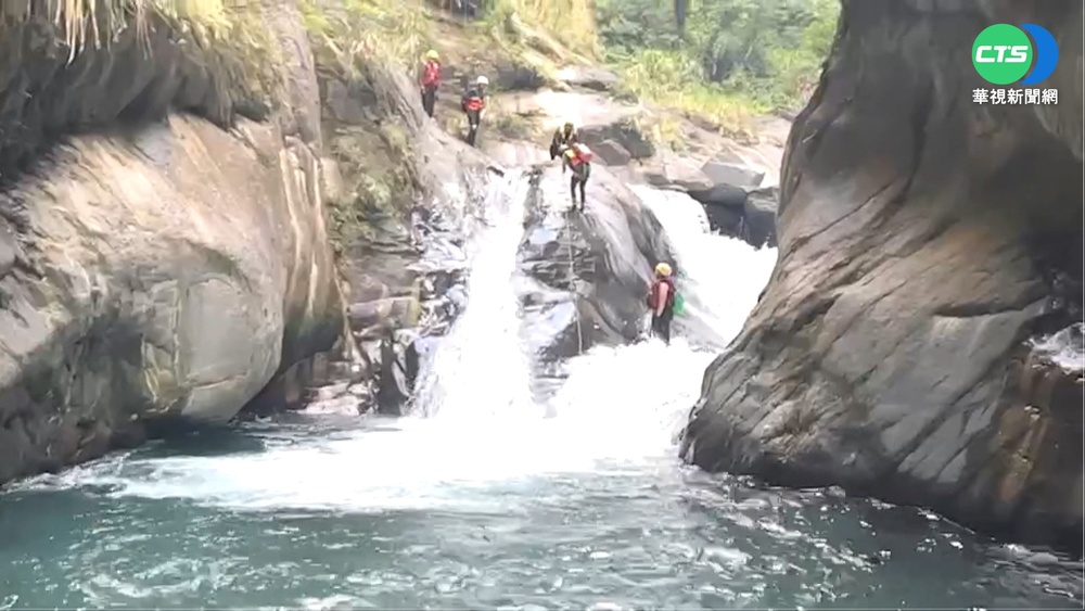 溯溪失足溺斃 捲漩渦卡石縫!水底移出耗時