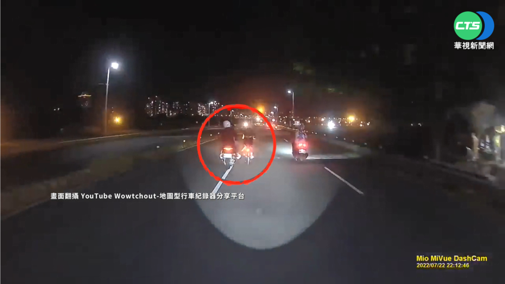 疑"腳踢車"讓YouBike高速行駛 騎士恐挨罰