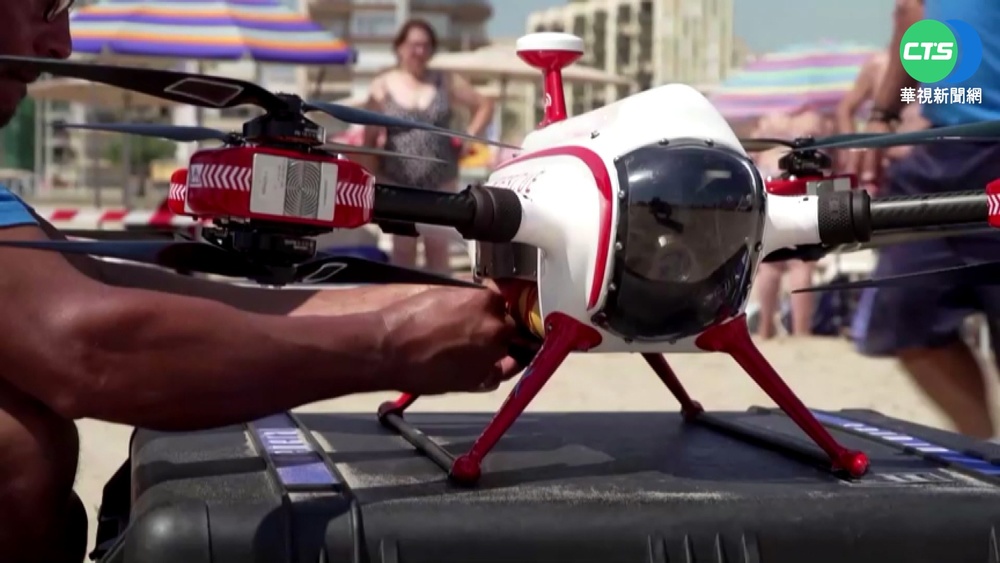 無人機"救命"! 空投救生衣助溺水少年