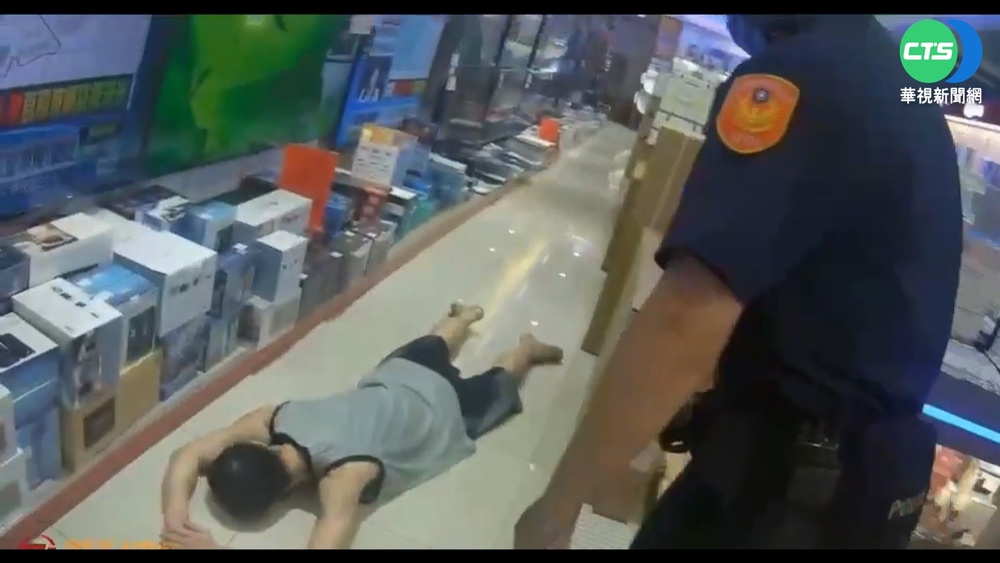 新電視故障! 不滿店員態度 醉男衝店面毆人