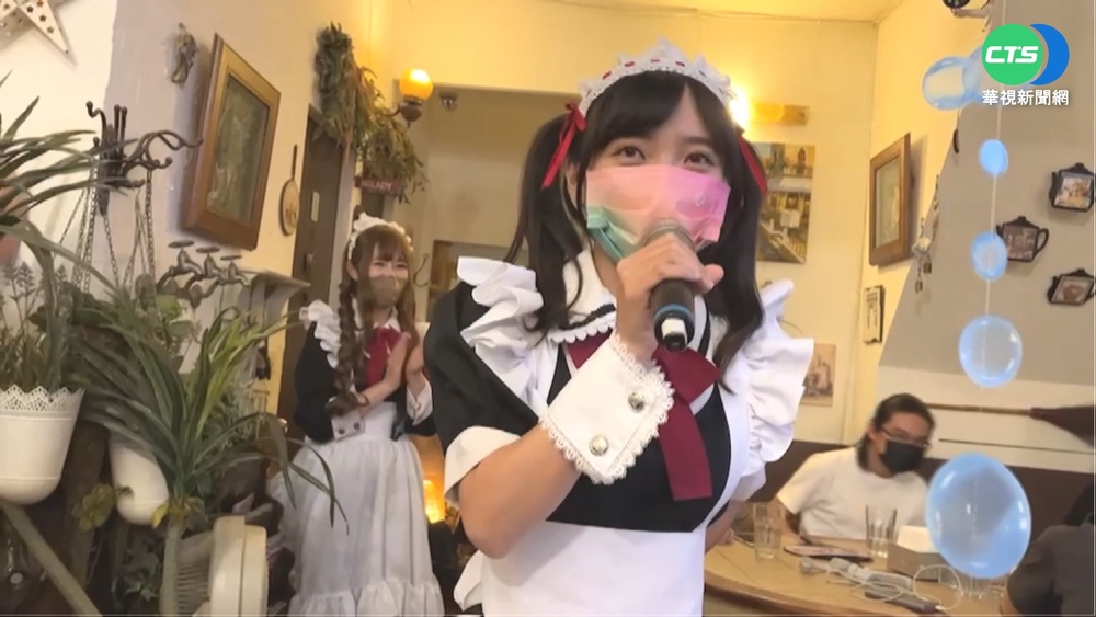 選戰搏吸睛! 黃捷扮一日女僕 陳其邁練瑜伽