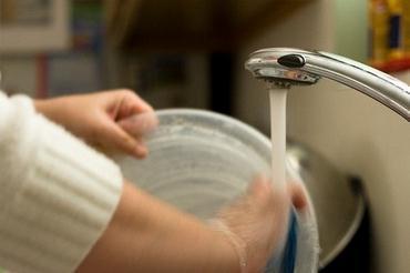 母轟不洗碗女友「不懂事又懶」網戰：他才是豬隊友