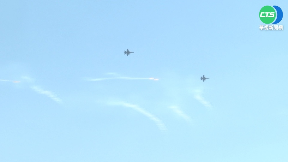 總統登基隆級艦視察 中共艦艇現蹤監視?!