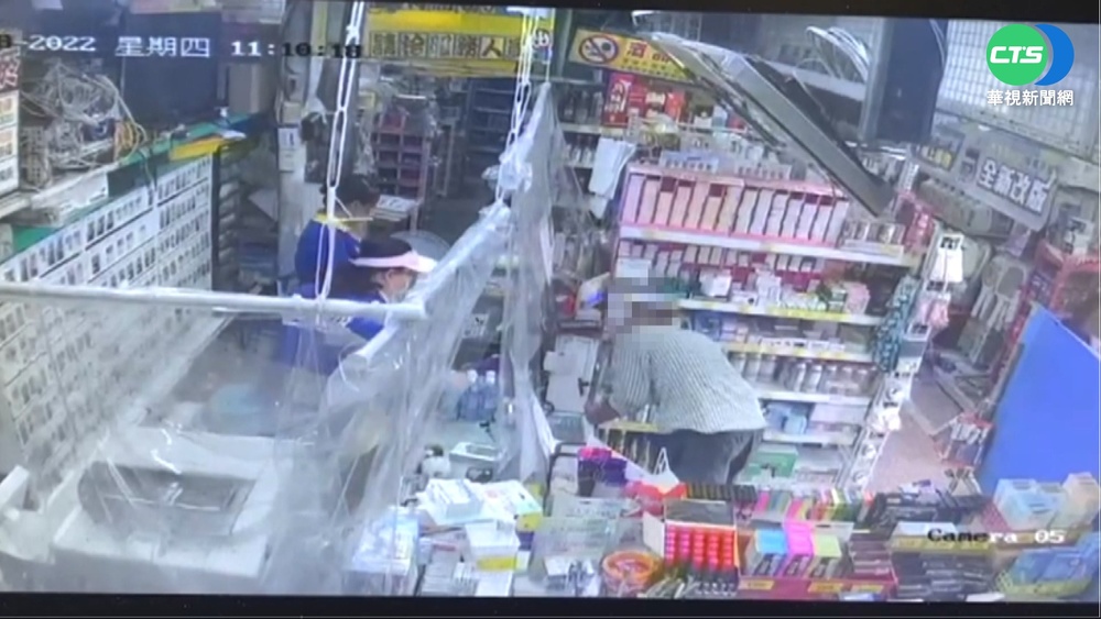 假購物真搶錢?! 男搶愛心零錢箱爆衝突