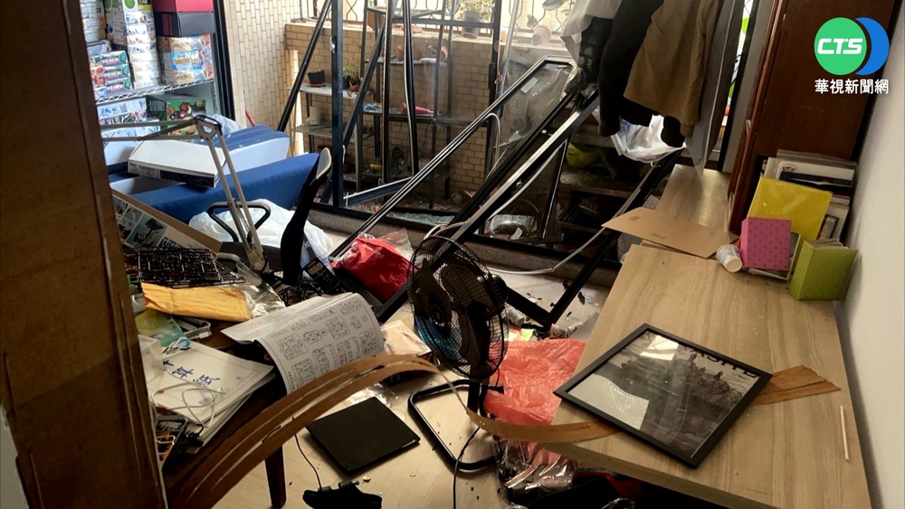 一中商圈肉羹店氣爆 門窗框條噴飛毀7車