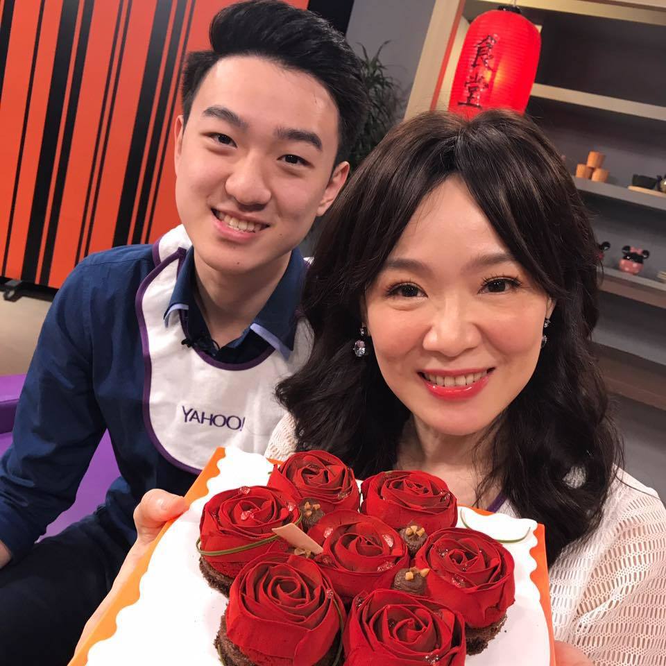 徐薇與兒子江大成 / 圖片翻攝自 徐薇老師臉書