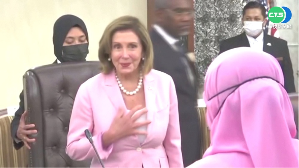 裴洛西造訪馬國 拜會總理.國會後旋風離境