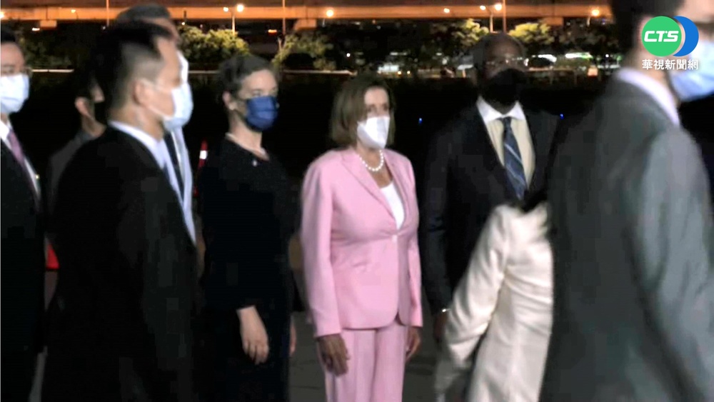 裴洛西大陣仗率團訪台 藍綠白各黨表歡迎