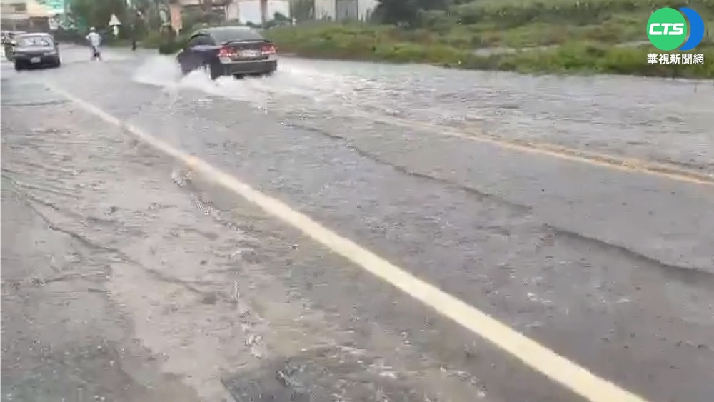 午後大雷雨! 南投.彰化路積水到半輪胎高