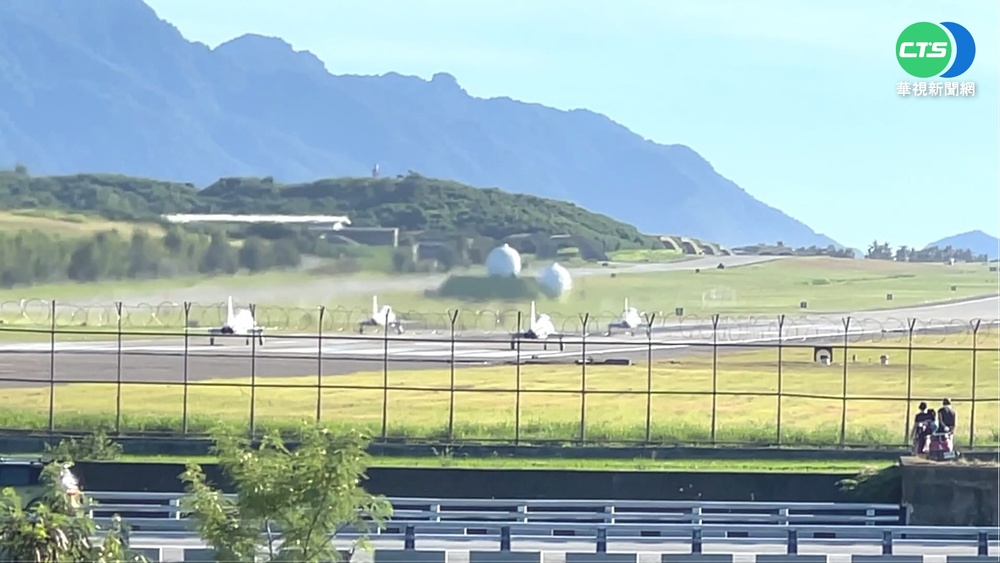共軍持續軍演 志航基地戰機今晨升空訓練