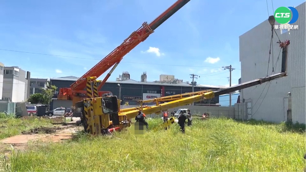 台南驚傳工安意外 20噸吊車翻覆壓死駕駛