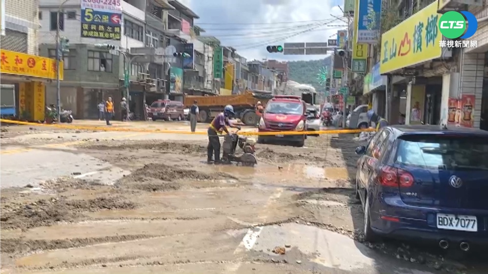 鶯歌陶博館前水管爆裂 影響逾2萬住戶