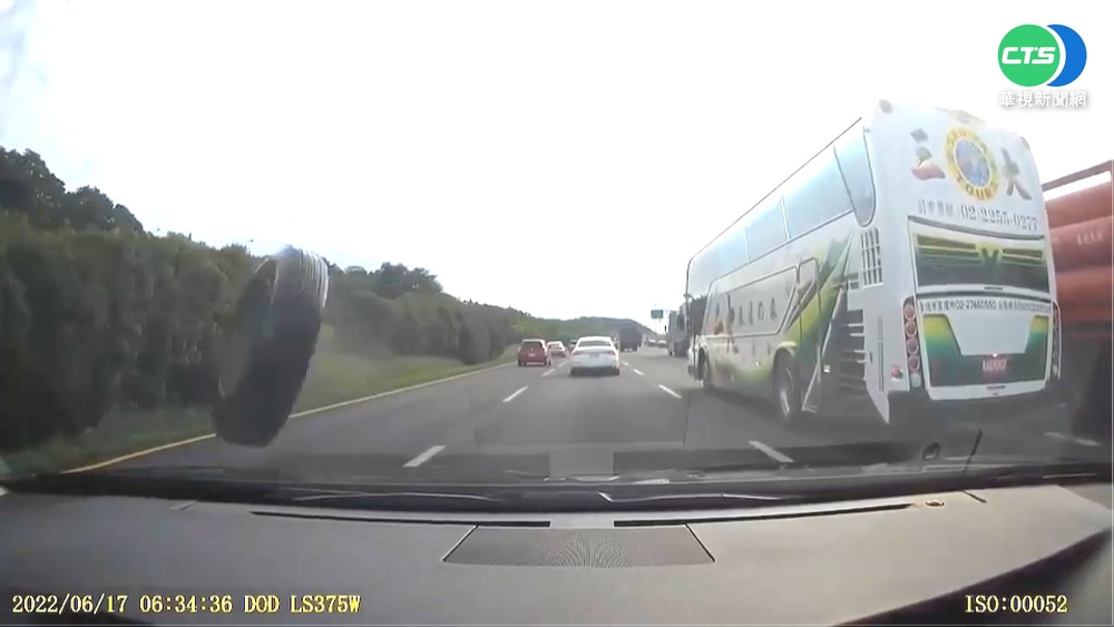 飛來橫禍! 聯結車輪胎脫落 國道砸3車釀1傷