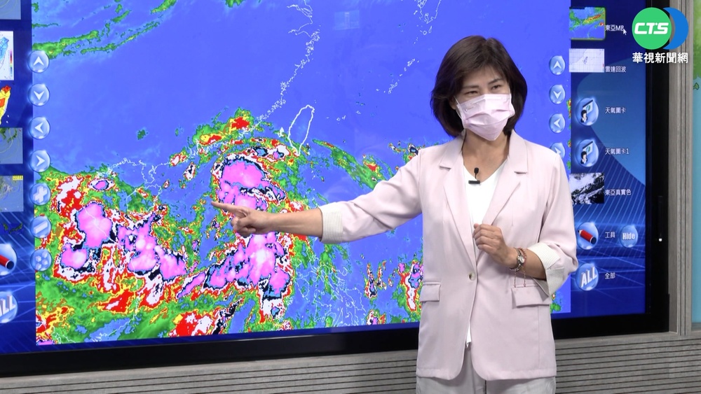 白天炎熱下午雷電交加! "超粗雷柱"轟地面