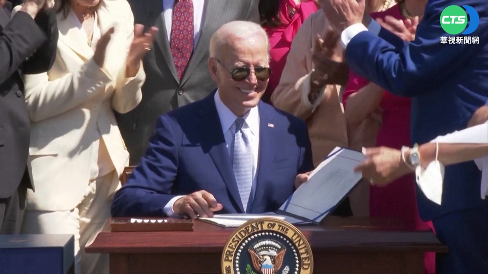 拜登簽署晶片法案 拚"美日台韓聯盟"抗中