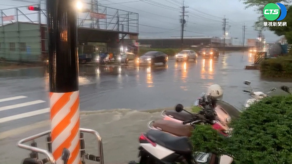 南高屏下班尖峰時段 市區大雨多處積淹