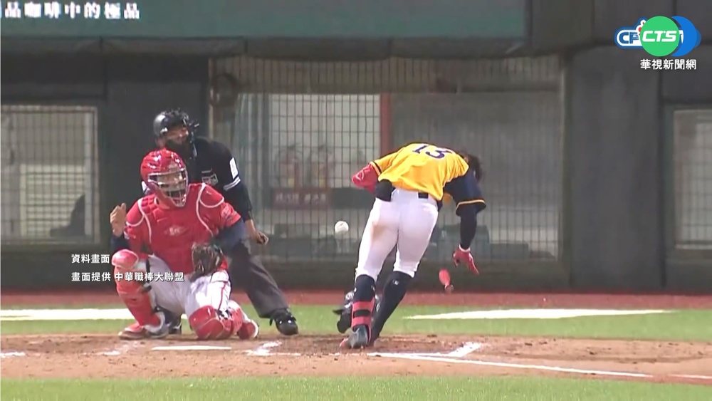 福來喜挨頸部觸身球 主動擁抱投手富藍戈!