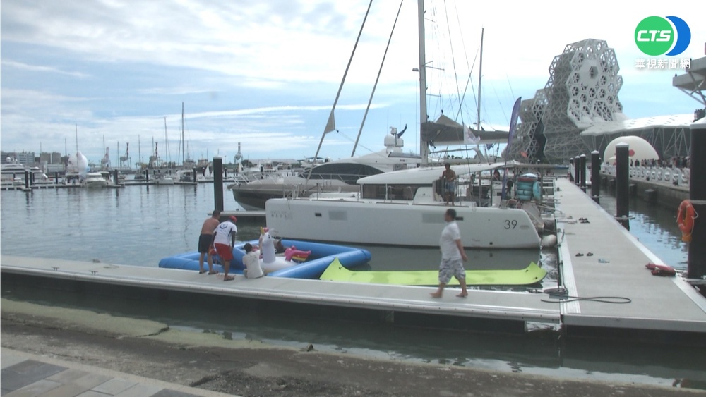 高雄熱情海洋派對 搭遊艇喜見6貼圖明星