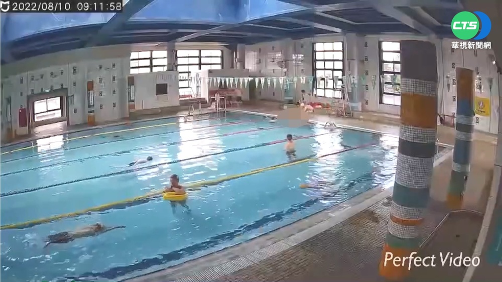 "救生員考官"帶孫戲水 下水卻"溺斃"泳池!