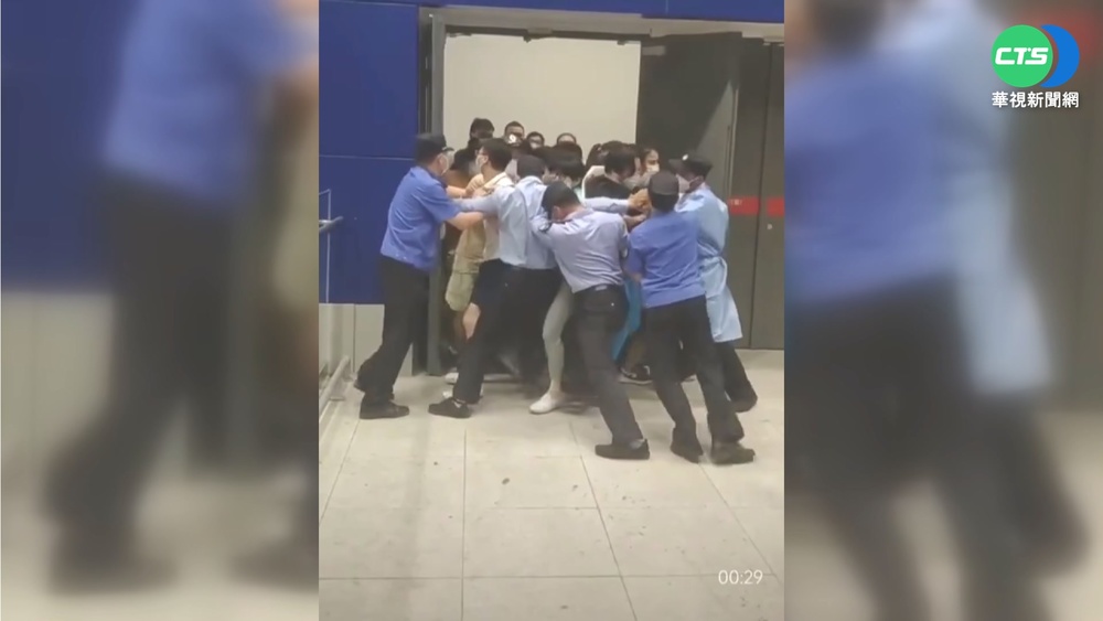 上海疫情復燃 多個小區重回封閉式管理