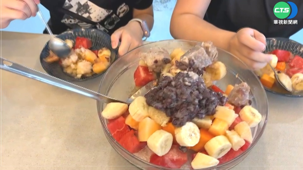 當地水果變剉冰 灑上花生酥 美味再升級!