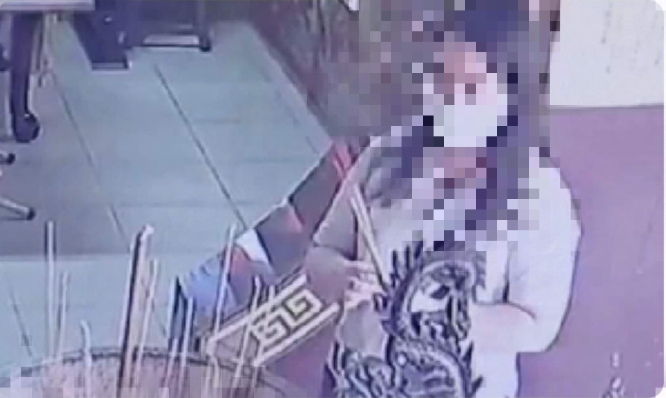 拜拜「倒插香」！網友好奇用意 內行曝：挑釁神明