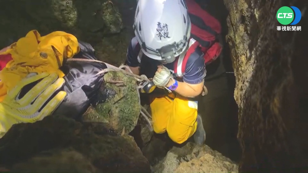 高雄柴山再傳意外 7旬翁跌落山溝傷重送醫