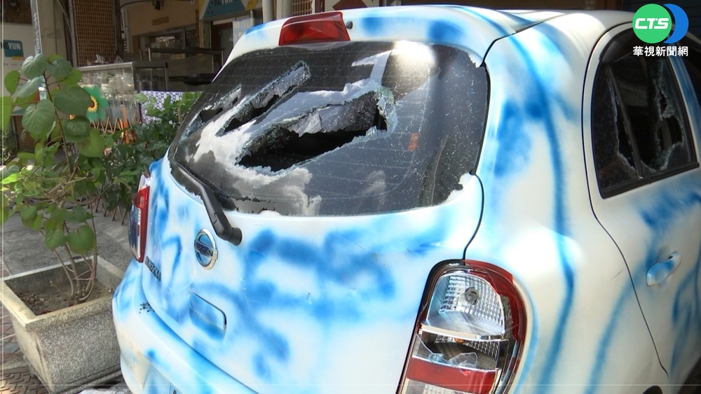 外送員求愛遭拒 10天3度上門狠砸車