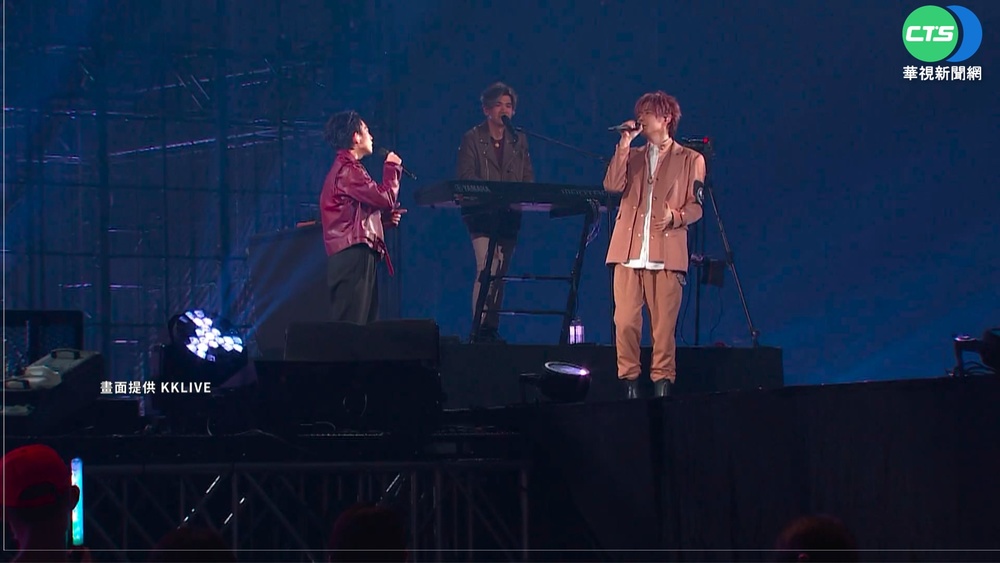 八三夭小巨蛋開唱 "嘉"賓現身合唱"說謊"