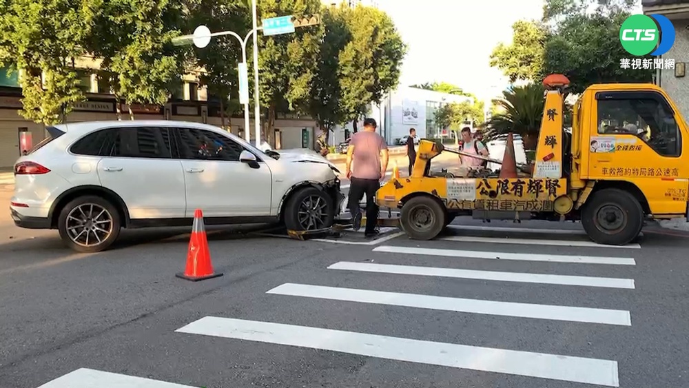 休旅車街頭相撞 如打保齡球再撞6重機
