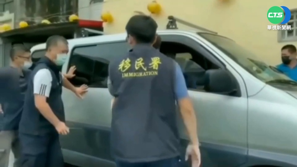 "小蜜蜂"載失聯移工打工 專勤隊包抄逮人