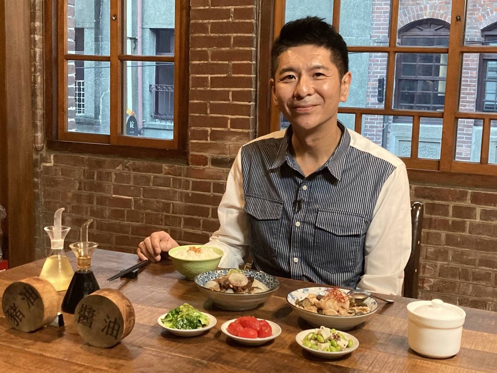 老宅浪漫!主播莊雨潔揭台北大稻埕復古新魅力 偽出國正夯!荒山亮帶你走訪「異國打卡聖地」